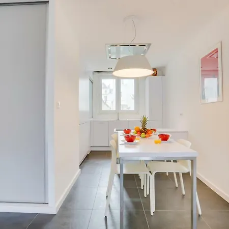 Luminous 2br, In The Heart Of Appartement